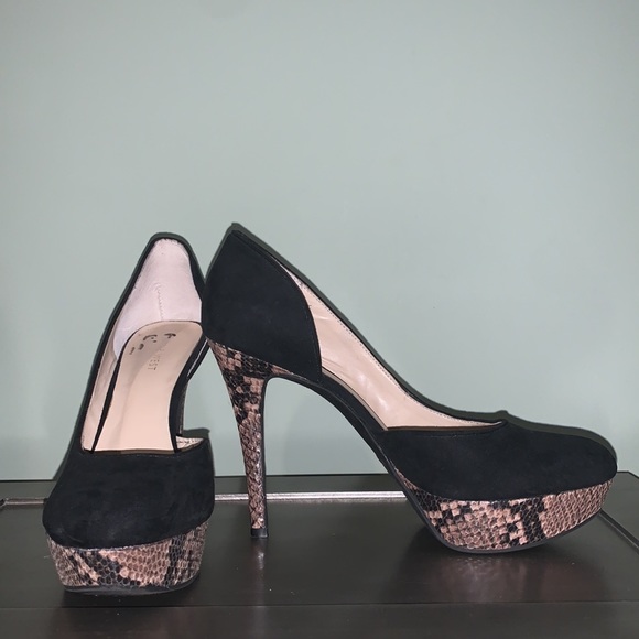 Gently worn heels - Picture 3 of 5